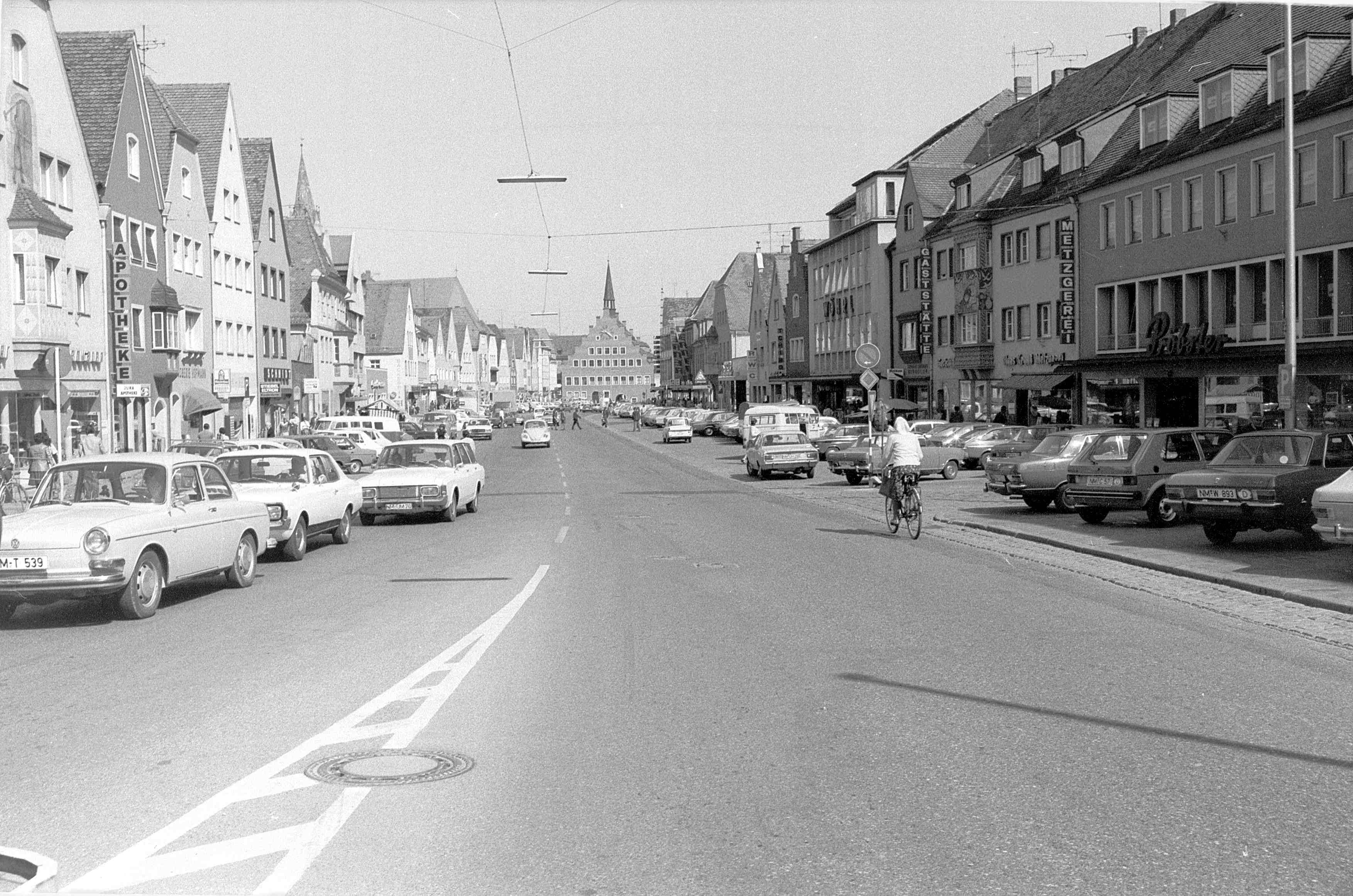 040 Oberer Markt mit noch Autoverkehr